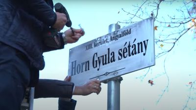 Leszerelte a Horn Gyula sétány tábláját a Mi Hazánk