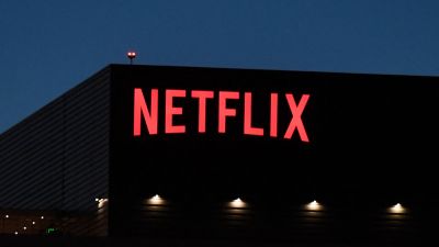 Razzia a Netflix székházában – pénzmosással gyanúsítják a streamingóriást