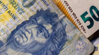 Vegyesen mozgott a forint kedd reggel a nemzetközi devizapiacon