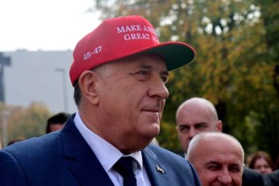 Fergeteges bulival ünnepelte Trump győzelmét Milorad Dodik