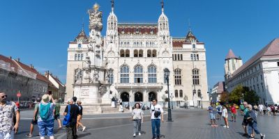 Drágul a Pénzügyminisztérium épülete, de alapítványi egyetemekre és közutakra is több pénzt ad az Orbán-kormány