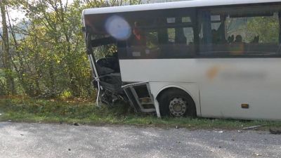 Újabb részletek a Tolna vármegyei busztragédiáról: szemtanú árulta el, mi vezetett a balesethez