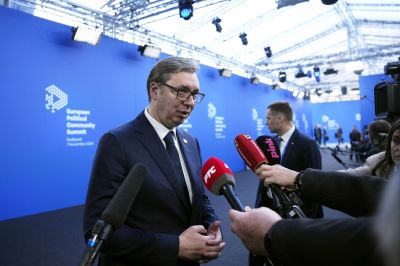 Vučić a világbékéről szónokolt Budapesten, miközben saját országában sem képes rendet tenni