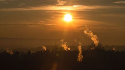 Hamar szétkergeti a napsütés a párafoltokat