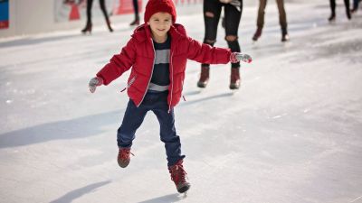 Korcsolyaszerelmesek figyelem! Már most szombaton elfoglalhatjátok a jégkorcsolya pályát