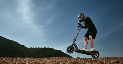 Megérkeztek hazánkba a városi közlekedést forradalmasító NAVEE elektromos rollerek