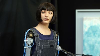 Őrület: egymillió dollárt fizetett valaki egy humanoid robot festményéért