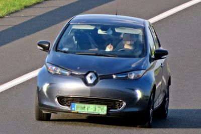 Totálkárosra törték az állami támogatással vett Renault-t, gazdájának perelnie kellett a tisztességes kártérítésért