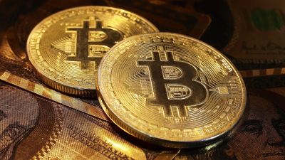 Begyújtották a bitcoin-rakétát, már a 90 ezer dollárral kacérkodik az árfolyam