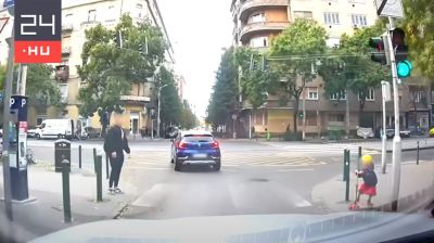 Kis híján elgázoltak egy rollerező óvodást Budapesten –videó