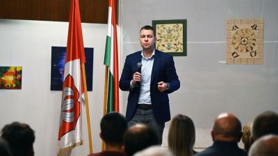 Menczer Tamás: a magyar érdek a gazdasági semlegesség (videó)