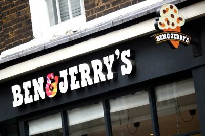 Bepereli a Ben & Jerry’s a saját anyacégét, a fagylaltcég szerint elhallgattatták a Gázával kapcsolatos állásfoglalásukat