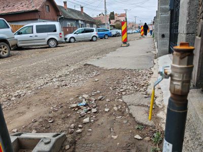 Gázvezetés hátráltatja a kézdivásárhelyi Piac utca felújítását