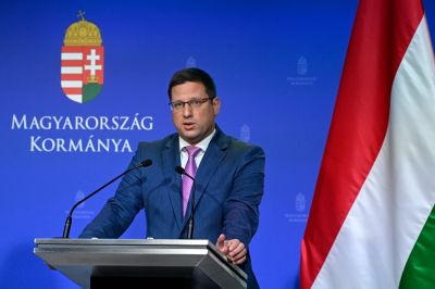 Gulyás Gergely elismerte, hogy titkosított adatokat is szereztek a VBÜ szervereire bejutó hackerek