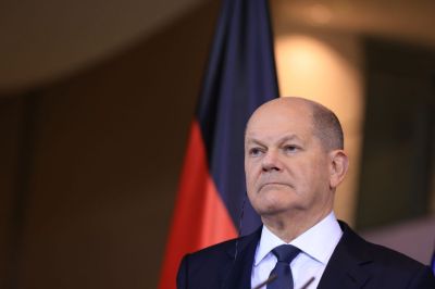 Scholz és Putyin egyórás telefonbeszélgetést folytatott egymással