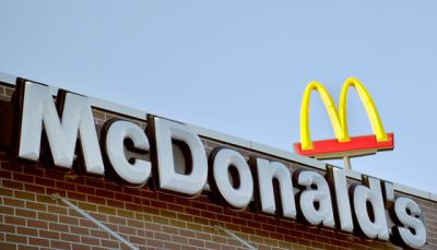  Elképesztő összeget költ a McDonald’s arra, hogy az E. coli-botrány után visszacsábítsa az embereket az éttermeibe  