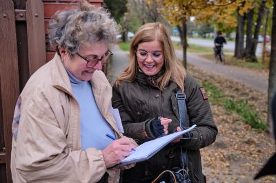 Így érkezik a figyelmesség és a segítség a makói időseknek