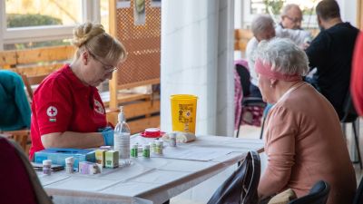 Kisebb kórház költözött a Kőkútiba: egészségügyi szűréseknek adott teret az aula +fotók