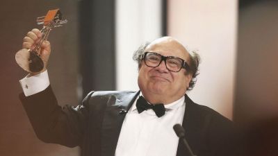 Egy telefonkönyv felolvasásával is megnevettetné a világot Hollywood köpcös sztárja, Danny DeVito