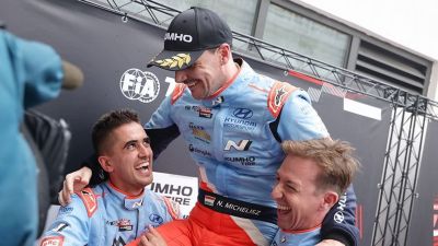 Özönvíz és óriási magyar siker Makaóban: Michelisz Norbert újra bajnok!