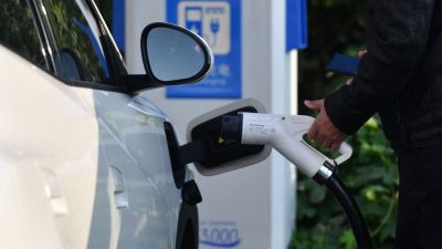 A magyar Suzuki-vezér szerint megbicsaklott az elektromos átállás, kritikus idők jönnek