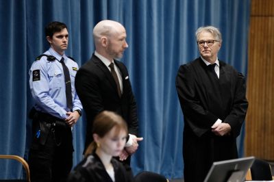 A tömeggyilkos neonáci Anders Breivik az oroszok háborús jelére utaló Z betűs frizurával kért idő előtti szabadlábra helyezést