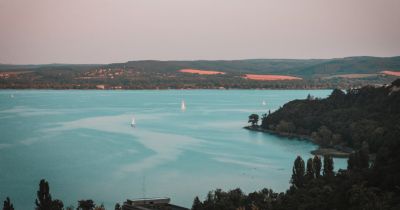 Ingatlanárak: a Balaton lenyomta Budapestet