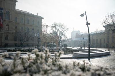 Téliesítették a Dugonics téri szökőkutat is, hamarosan érkezik a rénszarvas