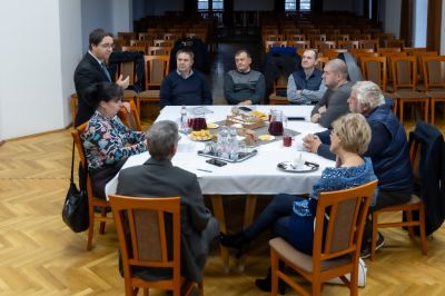 A zeneiskolába látogattak az önkormányzat politikusai