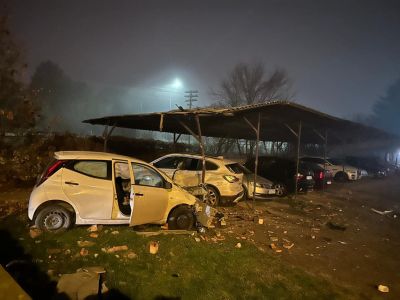 Jelentkezett a sofőr, aki autójával áttörte a mentőszolgálat kerítését Marosvásárhelyen (VIDEÓ)