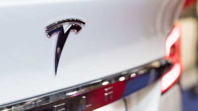 Meglepő tanulmány érkezett: veszélyes autó a Tesla?