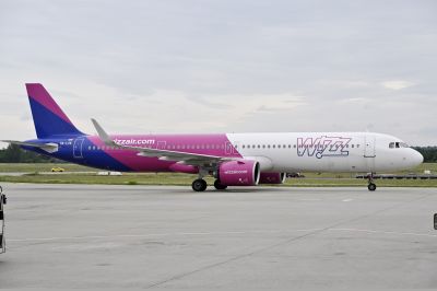 Nem tetszik a Wizz Air-nek, hogy minden késésüket nagyítóval vizsgálják