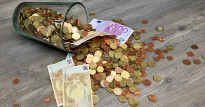 Erősödik a dollár, tovább romlik a forint