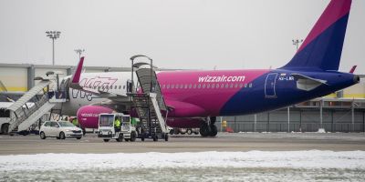 Hóesés és jegesedés miatt nem indult el a Wizz Air Budapestre tartó gépe, 18 órán át vártak a brüsszeli repülőtéren az utasok