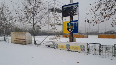 Hótakaró borítja a focipályákat, néhány mérkőzés sorsa bizonytalan