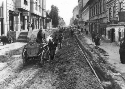 Korcsmába szaladó lovak