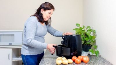 Szereted az air fryer-t? Akkor figyelj, megmérgezhet, ha így használod