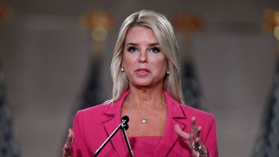 Trump új főügyésze lehet Pam Bondi, aki biztonságosabbá tette Floridát