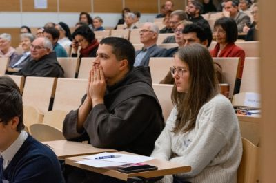 A lelkiség, a szerzetesi identitás megerősítésének igényével – Szakmai nap a jubiláló Sapientián