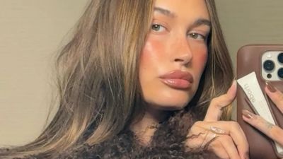 Hailey Bieber fahéjascsiga-manikűrje lehet a szezon kedvence