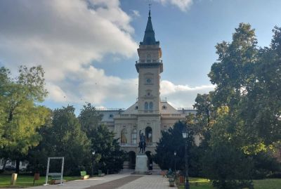 Brutálisan megemelik az építmény- és a telekadót