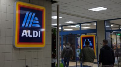 Elképesztő árcsökkentést jelentett be az Aldi: indul a roham a diszkontokba, slágertermékek is a listán