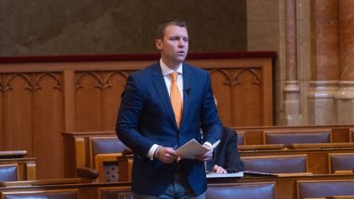 Menczer Tamás: Magyar Péter számára nem fontos, hogy kimaradjunk a háborúból