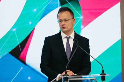 Szijjártó: A magyar gazdaság az autóiparon túl is létezik