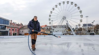 Műjégpálya Győrben - Pénteken nyit a műjégpálya a győri Dunakapu téren - Mutatjuk a tarifákat