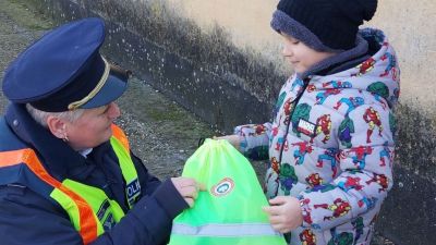 Rendőrautó vitte óvodába Marcit