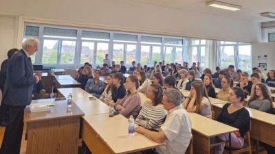 Akadémikusoktól tanulhattak a bányais diákok