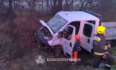 Árokba hajtott egy haszongépjármű ma reggel Gyula közelében