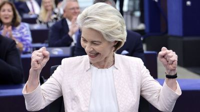 Háttéralkuk és nagy csetepaték után, de ezt bezsákolta von der Leyen