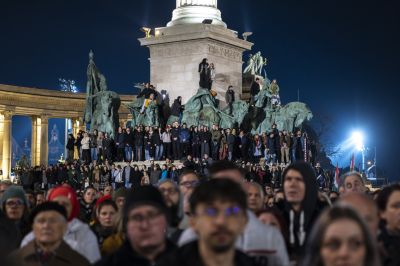 A bicskei áldozatok közül hatan jutottak lakhatáshoz az influenszertüntetésen befolyt adományoknak köszönhetően